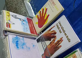 Carregamento de livros que ia para a Austrália levava carga de cocaína