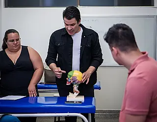 Fisioterapia da Unigran debate reconstrução anatômica