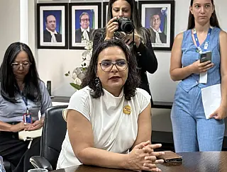 Gleice assina documento contra feminicídio