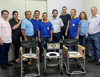 Rotary Guaicurus entrega cadeiras de rodas no HU