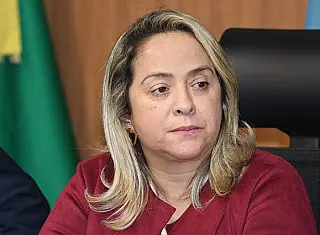 MEC distribui livro de conteúdo obsceno, protesta Lia