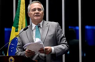 Renan deixa liderança do PMDB e critica postura 'covarde' de Temer