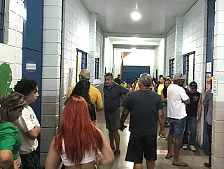 Ala política tenta convencer Bolsonaro a falar