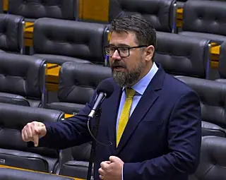 Pollon tira de Lula autoridade sobre armas