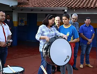 Escola da Macaúba ganha instrumentos para fanfarra