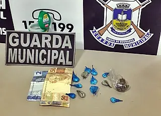 Jovem é preso com cocaína em bairro