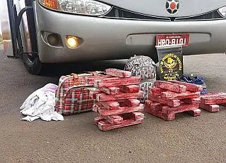 Polícia apreende mais 'formiguinhas' do tráfico em ônibus