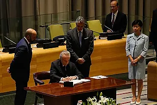 Tratado para proibição de armas nucleares é assinado pelo Brasil na ONU
