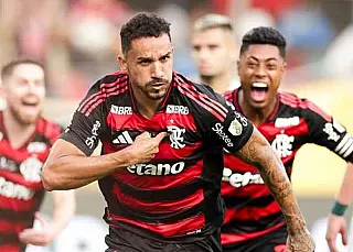 Palmeiras ficou no cheiro e Flamengo é tetra