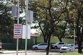 Redutores e controladores de velocidade permanecem em caráter educativo