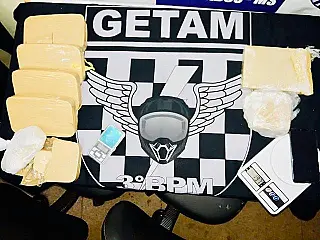 Jovem é preso com mais de 6 quilos de cocaína e pasta base em bairro
