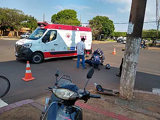 Mais um acidente entre carro e moto no centro de Dourados