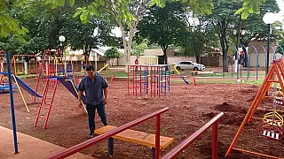 Madson comemora viabilização de parque infantil para Vila Vargas