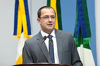 Cirilo Ramão cobra da Prefeitura instalação de lixeiras
