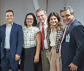 Gleice projeta protagonismo do PT contra Riedel