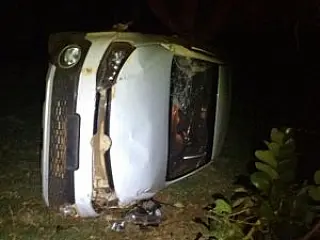 Homem perde o controle, bate carro em árvore e morre em rodovia de Itahum