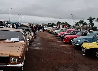 Dourados tem encontro de carros antigos
