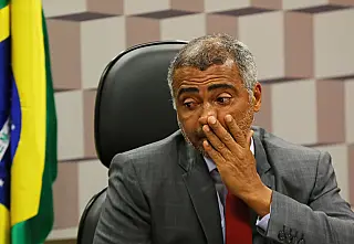 Romário tem apartamentos penhorados por dívidas, no Rio