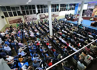 Em sessão solene, Câmara homenageia personalidades em Dourados