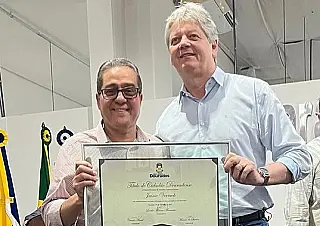 Cemar entrega título de Cidadão Douradense a Verruck