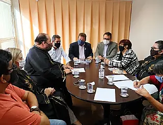 Laudir diz a escritores que investir na cultura é preservar a história de Dourados