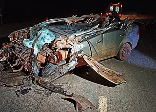 Claudinei atropela carreta por trás e morre preso nas ferragens de Fiesta em Dourados