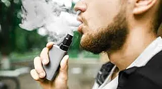 Comissão adia votação de projeto que regulamenta cigarros eletrônicos
