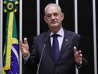 Geraldo Resende comemora entrega do Centro de Nefrologia