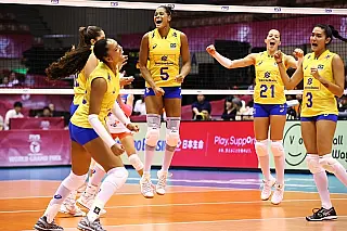 Brasil faz 3 a 0 e desbanca favoritismo da Sérvia no Grand Prix
