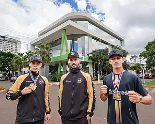 Atletas vencem mundial de Muay Thai na Tailândia