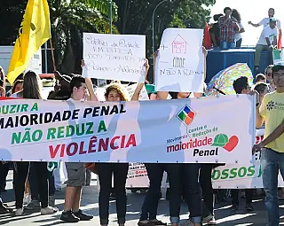 Deputados voltam a discutir redução da maioridade penal