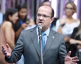 Projeto de Barbosinha obriga a informar mulheres sobre reposição gratuita de mamas