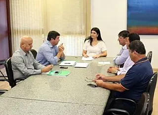 Decisão sobre reajuste a professores fica para volta de Reinaldo
