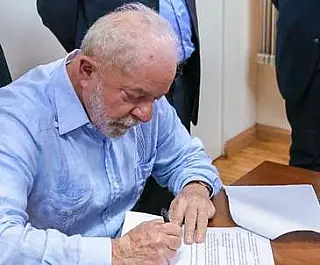 Lula decreta intervenção federal em Brasília