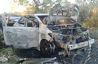 Veículo em chamas encontrado pela polícia pode ter sido utilizado em chacina na fronteira