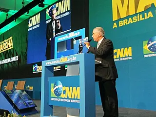 Reinaldo vai a marcha de prefeitos e defende reforma da Previdência