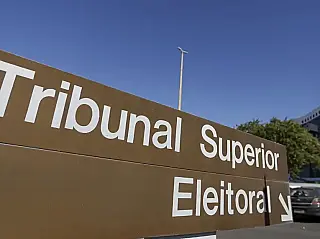 Candidatos apresentadores tem que sair do ar