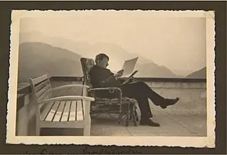 Álbuns com fotos de Hitler vão a leilão nesta quarta-feira