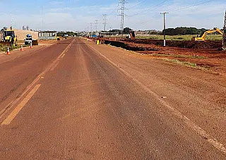 Sanesul realiza serviços de extensão de rede sem danificar via