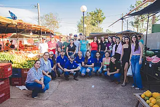 Acadêmicos orientam população sobre qualidade de hortaliças