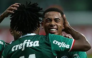 Gabriel Jesus é relacionado para enfrentar o Flamengo