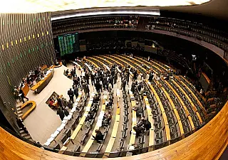 Por conta de festas, deputados não votam alongamento de dívidas dos Estados