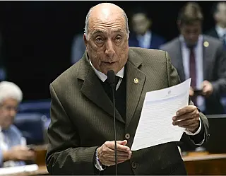 Senador poderá desistir de reeleição e disputar governo do Estado em 2018