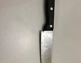 Jovem presa após matar homem com facada diz que ele estava 'dando em cima' da mãe dela