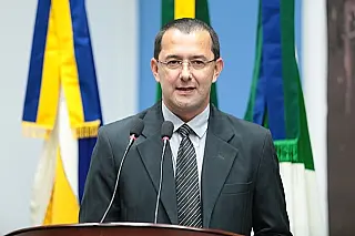 Cirilo Ramão volta solicitar bancos em postos de saúde de Dourados