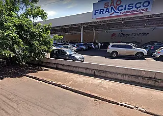 Mercado que ocupa área pública há mais de 20 anos ainda não tem alvará em Dourados