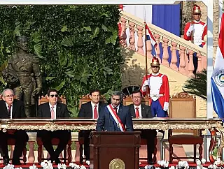 Presidente do Paraguai assume prometendo acabar com a impunidade