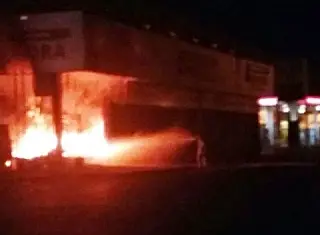 Empresa de pneus de Rafaat amanhece incendiada