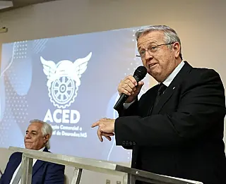 Campione assume Aced em busca do Horário Livre