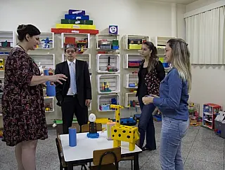 Promotor do Meio Ambiente conhece Brinquedoteca da Unigran